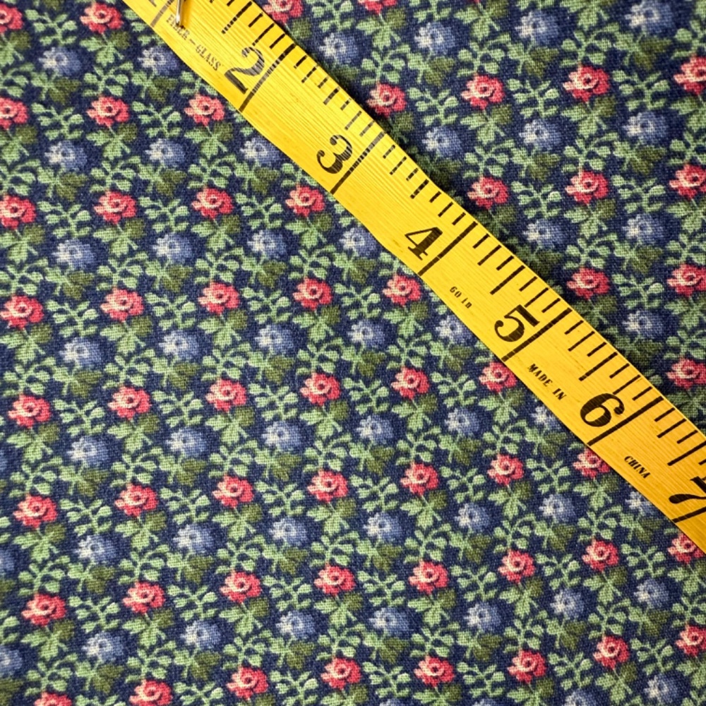 Crisp New Cotton Fabric 2 yds Pink Cabbage Roses on Blue Calico Quilting Quilt - Picture 6 of 12